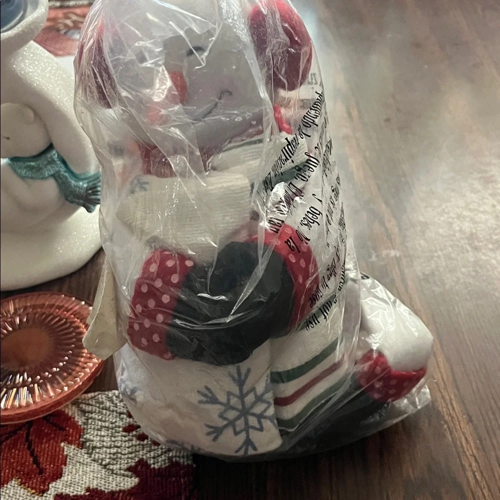 Festive Snowman Holiday Decor w towels never used